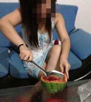 美国妹子打架吃瓜,妹子打架现场，吃瓜群众围观成网红
