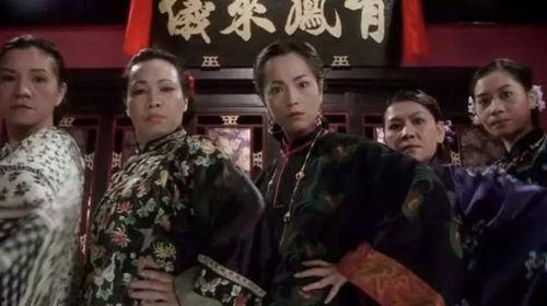 过年大爷大妈吃瓜,大爷大妈乐享“吃瓜”时光