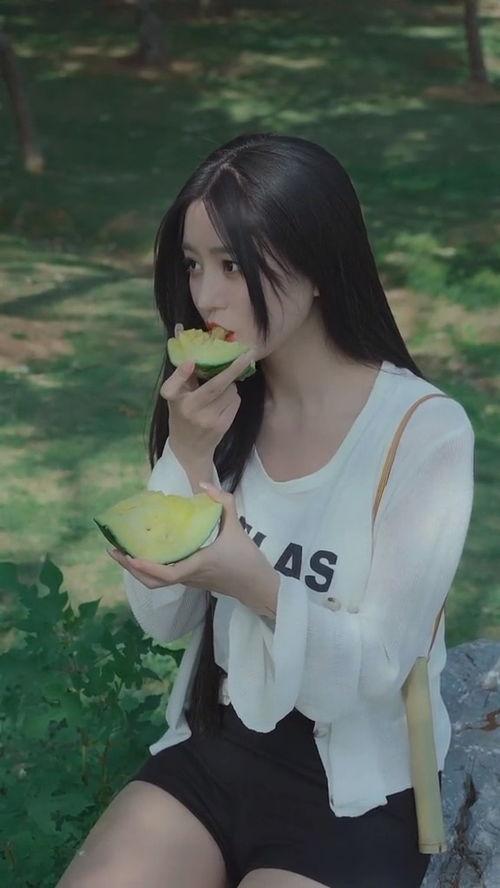 旅游吃瓜美女,探寻美食与美景的完美邂逅