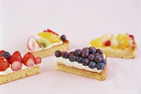 梦见吃瓜变成蛋糕,瓜果变蛋糕的奇幻之旅