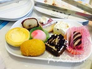 吃哈密瓜蛋糕冰淇淋