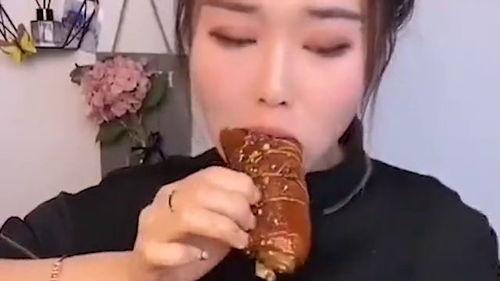 吃瓜肚子咕噜叫